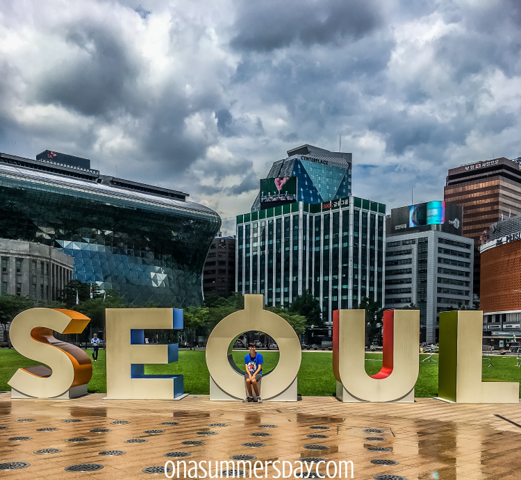 Statue that spells out SEOUL in letters